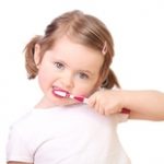 научить ребенка чистить зубы