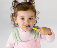 У ребенка гнилые молочные зубы в 3 года